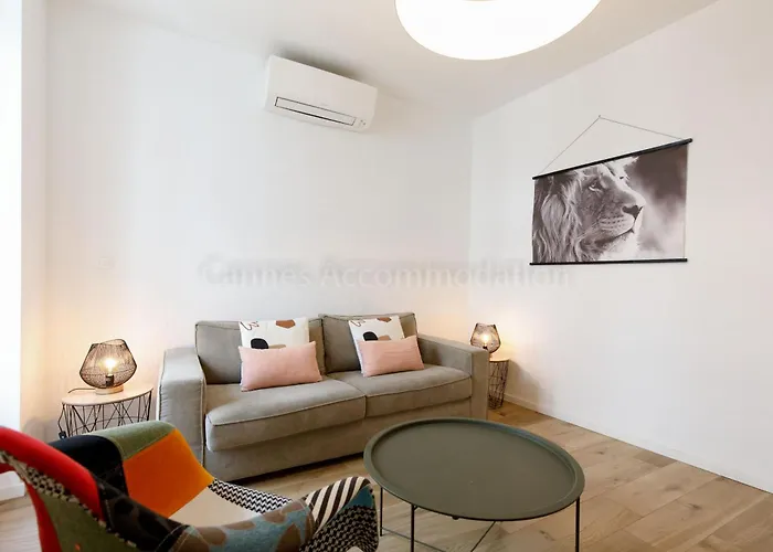 August Διαμέρισμα