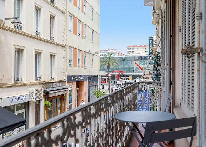 August Διαμέρισμα *